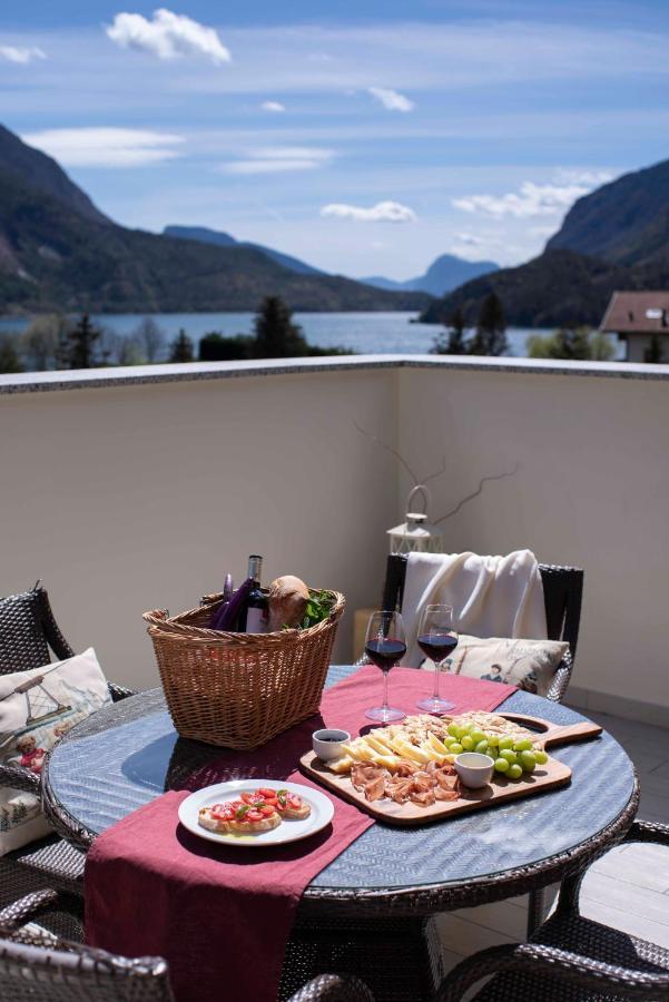 Attico Con Vista Sul Lago E Montagne A Molveno Exteriér fotografie